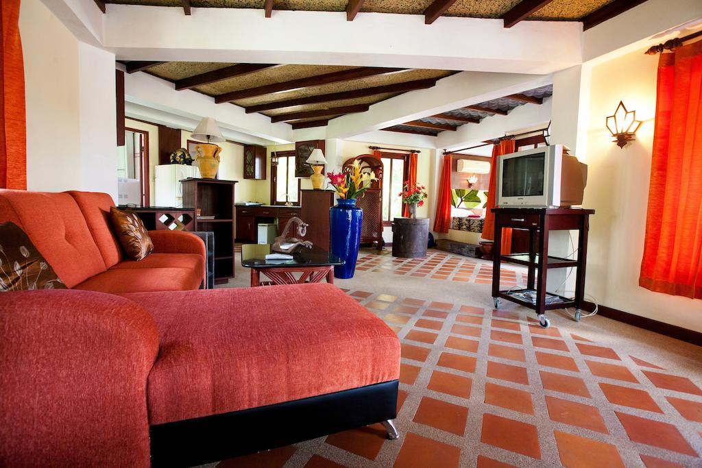 Coco Palace Resort Nai Harn Cameră foto