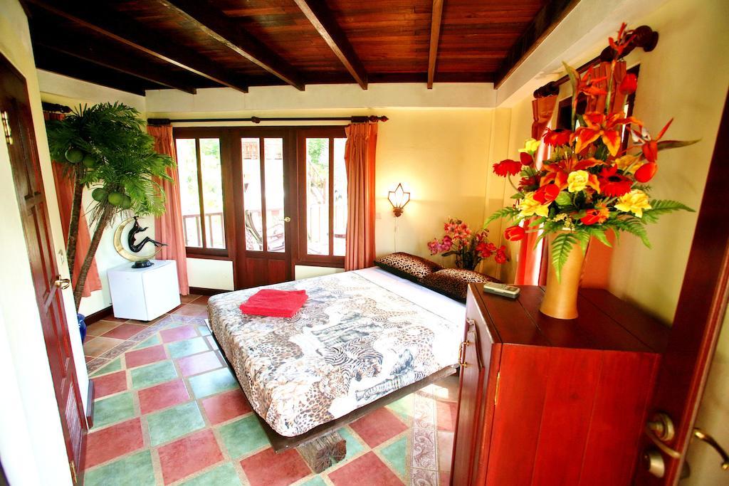 Coco Palace Resort Nai Harn Cameră foto